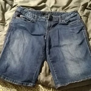 NWOT - Ladies Size 14 Bermuda Jean Shorts